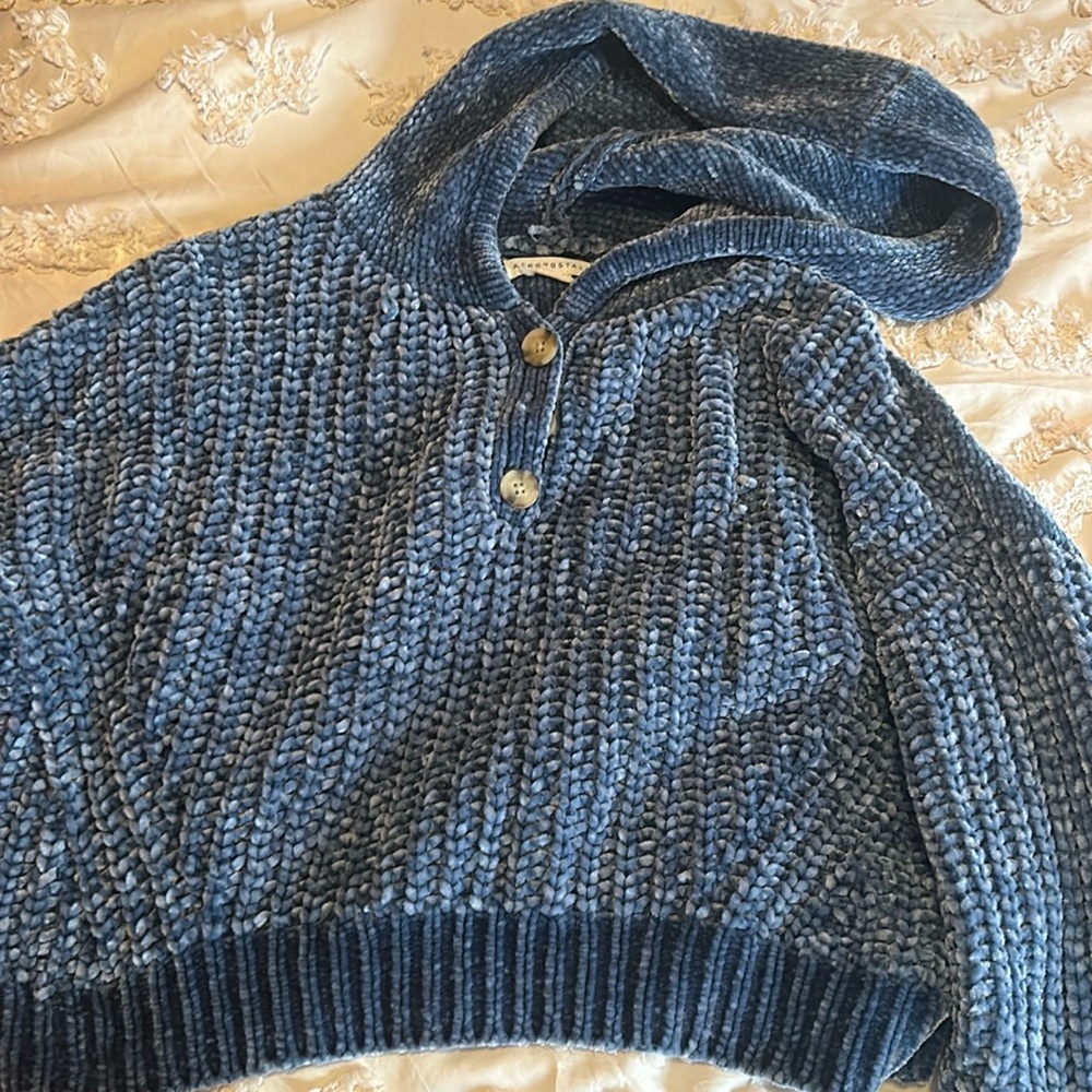Cute cropped sweater! It’s so soft and in great shape at condition